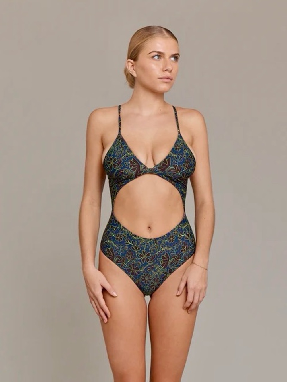 ACACIA - Amari Full Piece Cut Out Swimsuit in Oni - M - Picture 4 of 16